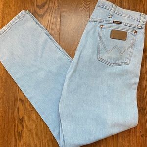 Men’s Wrangler Light Wash Jeans